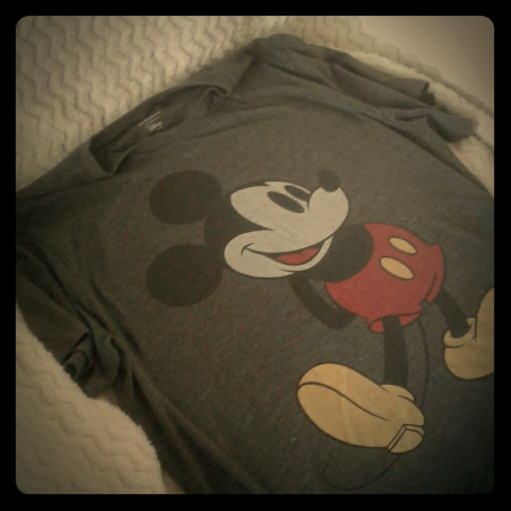 A micky mouse shrit
